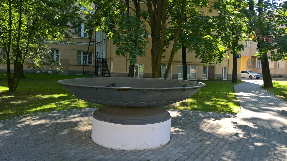 Фонтан Первого Мед. Университета им. Павлова Фонтан Первого Мед. Университета им. Павлова