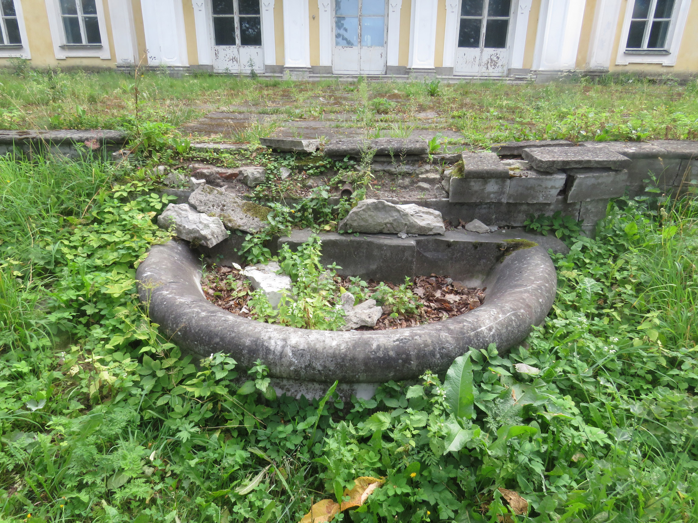 Три малых фонтана усадьбы "Знаменка"