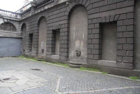 Настенные фонтаны дома на Кронверском