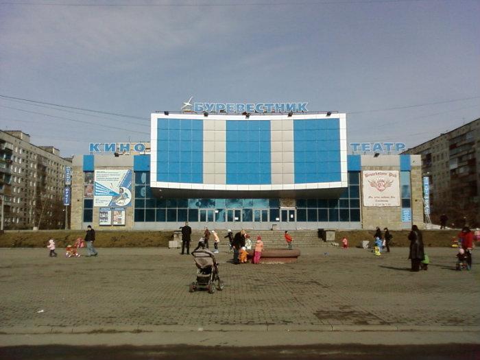 Фонтан перед театром "Буревестник"