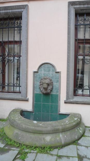 Настенный фонтан на Гороховой