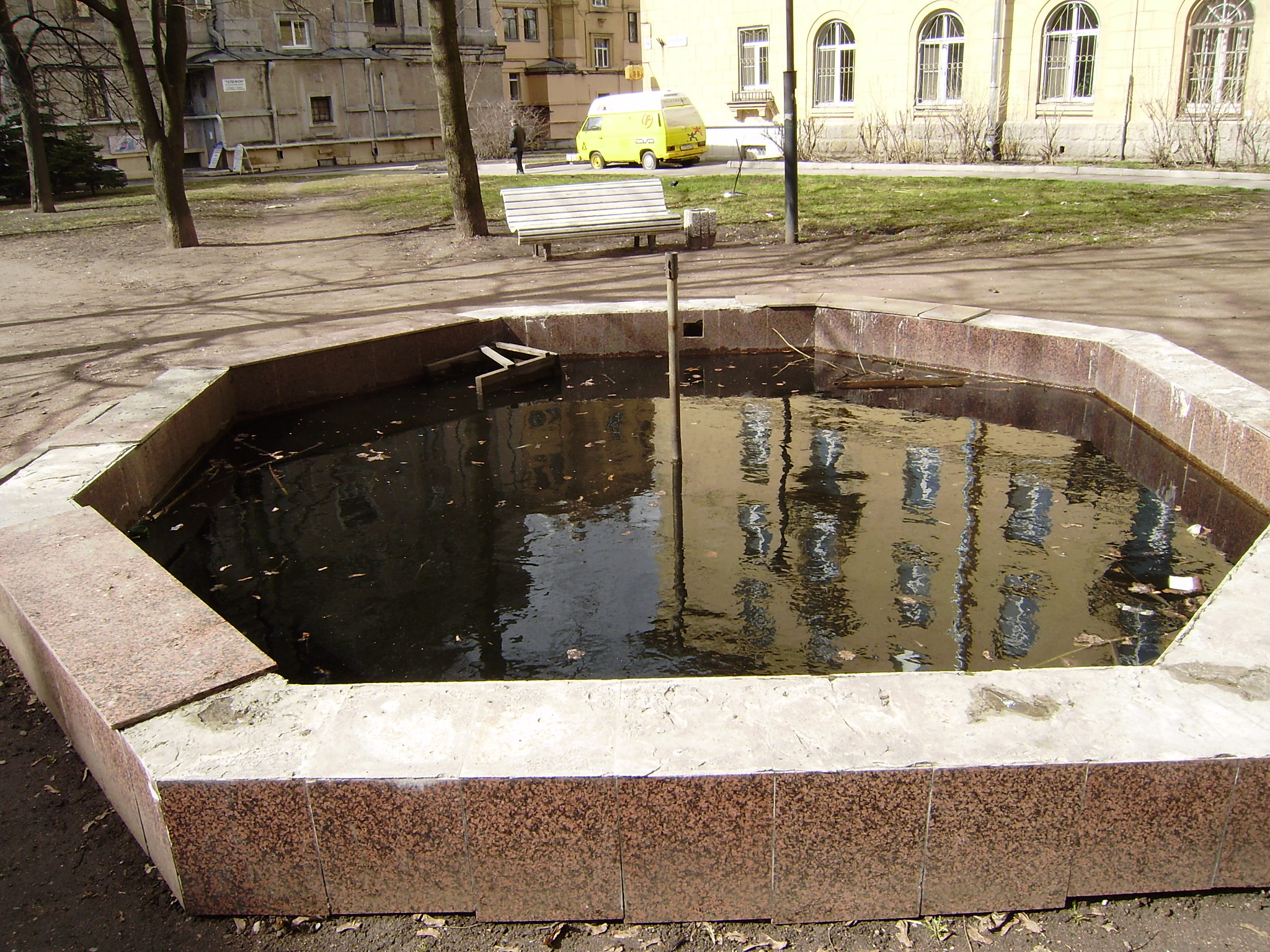 Фонтан в сквере на Московском