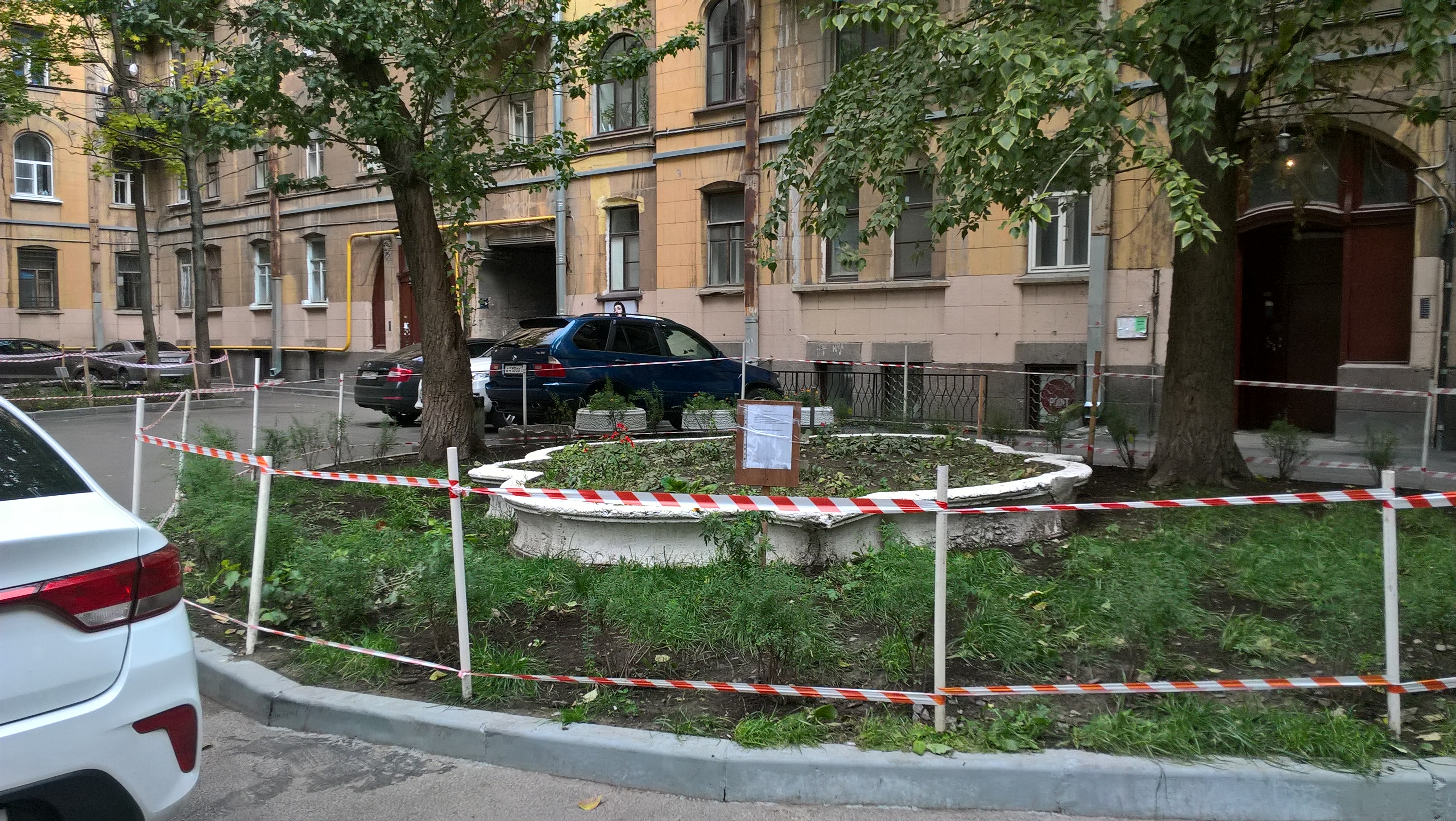 Фонтан во дворе дома Перцовых