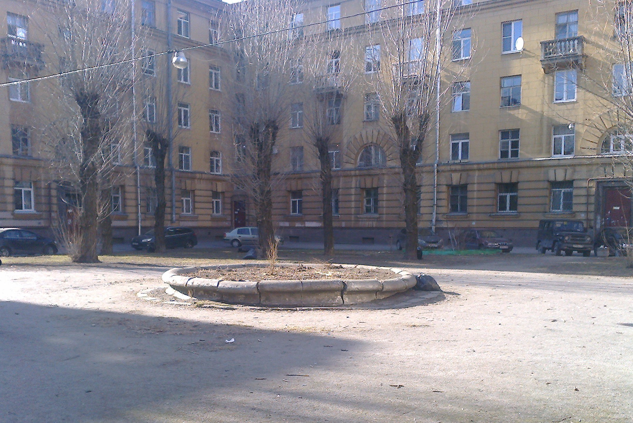 Фонтан в сквере на улице Седова