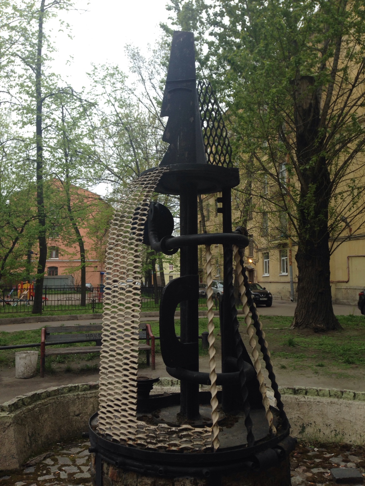 Фонтан во дворе на Тульской