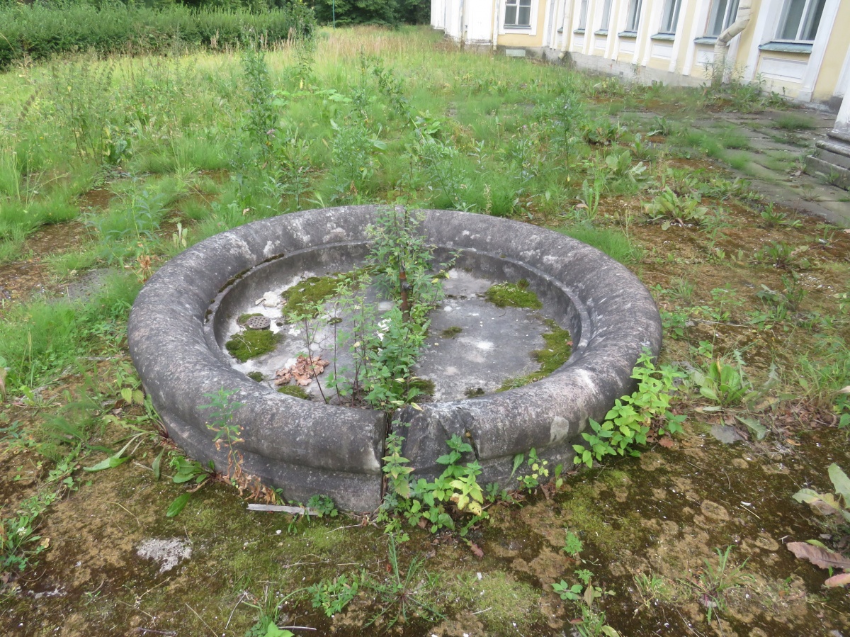 Три малых фонтана усадьбы "Знаменка" Три малых фонтана усадьбы "Знаменка"