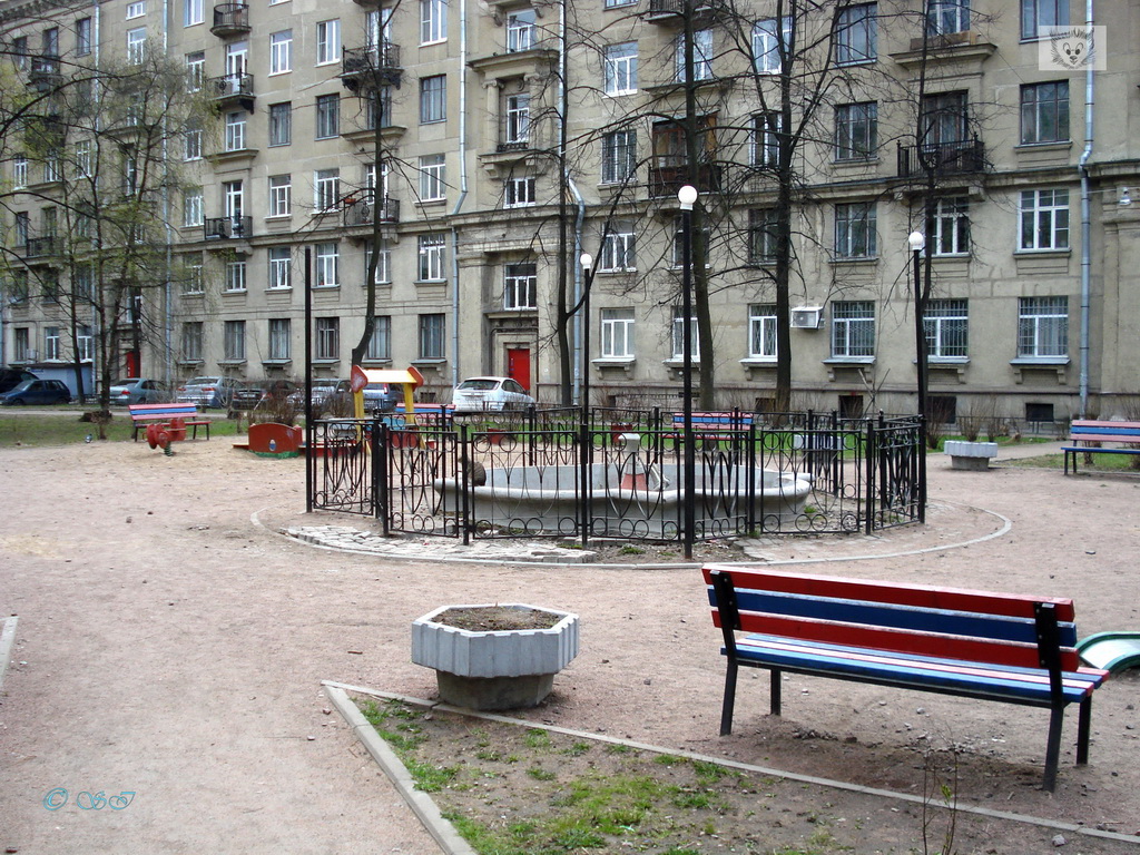 Фонтан во дворе дома на Благодатной