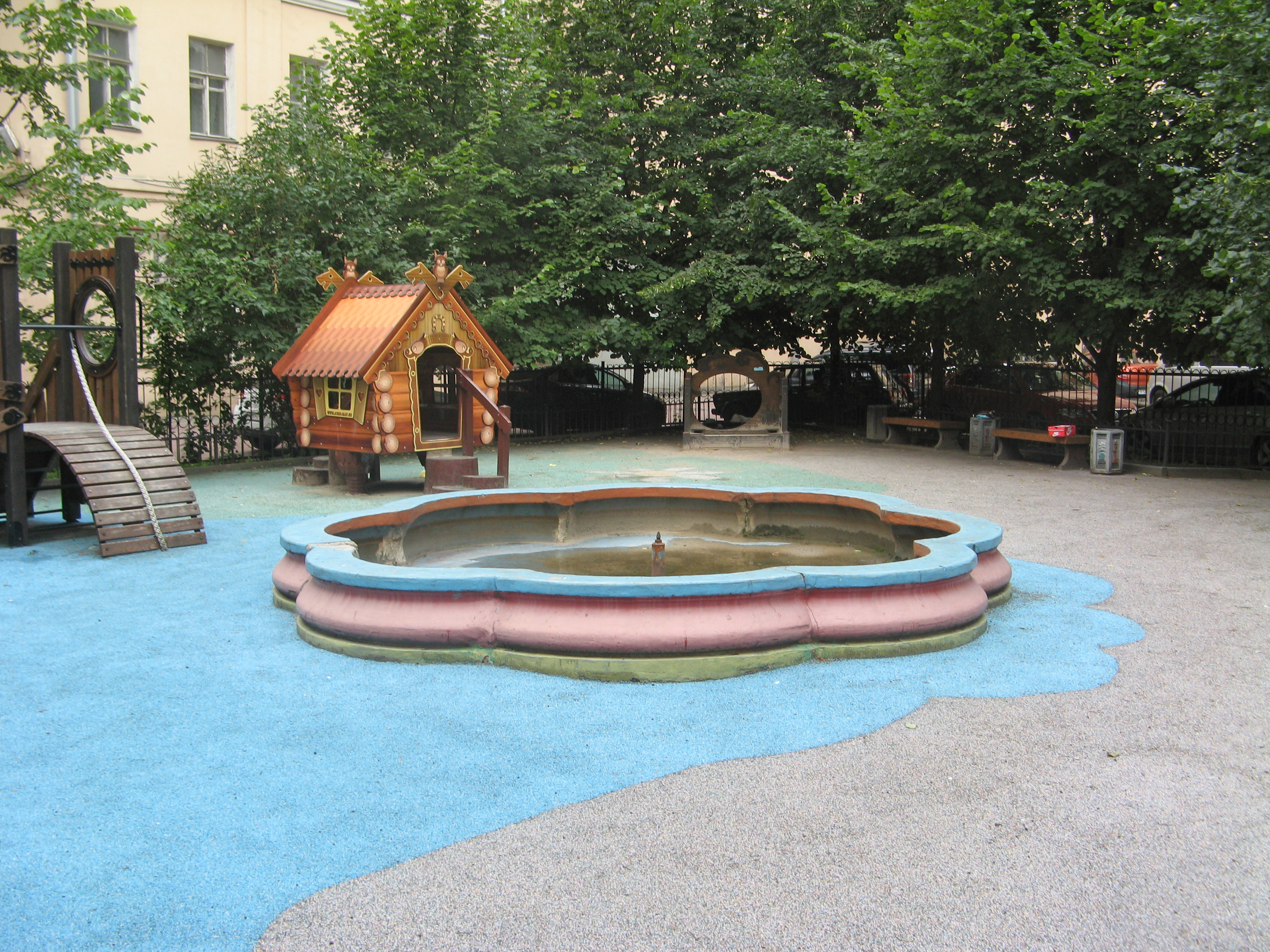 Фонтан во дворе бывш. зд. Меняевского рынка