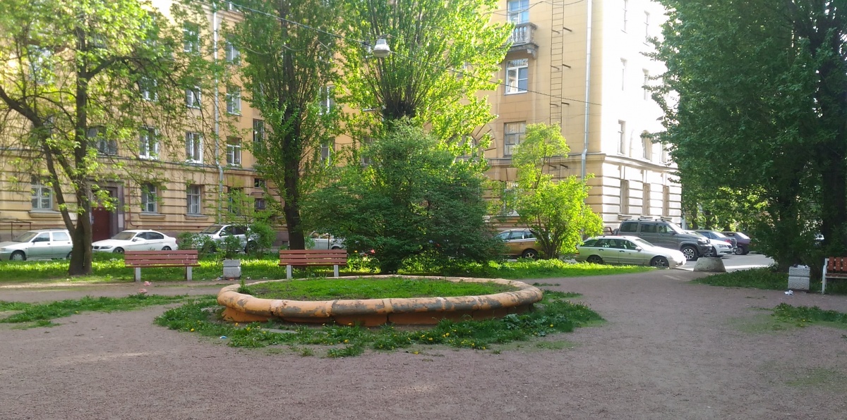 Фонтан в сквере на улице Седова Фонтан в сквере на улице Седова