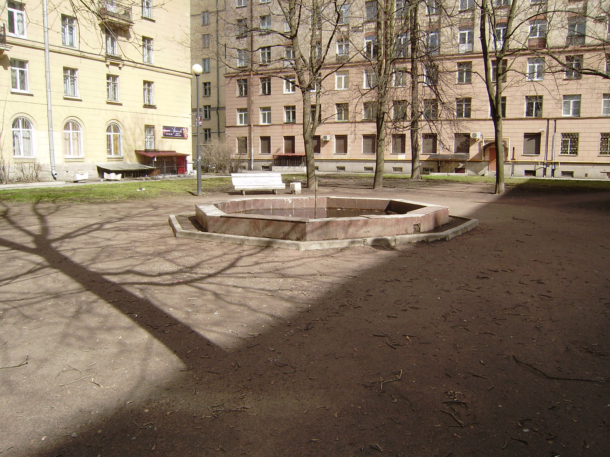 Фонтан в сквере на Московском