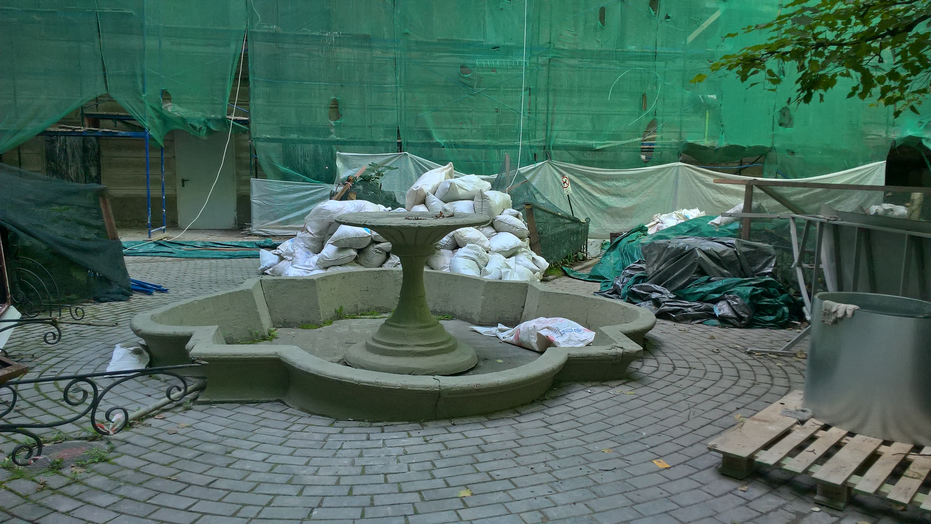 Фонтан во дворе дома А.Н. Граббе