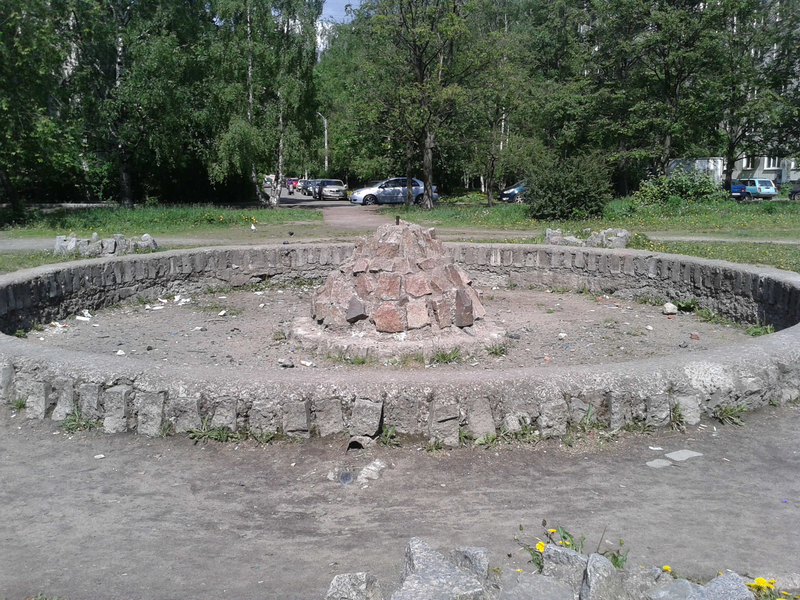 Фонтан на улице Подвойского