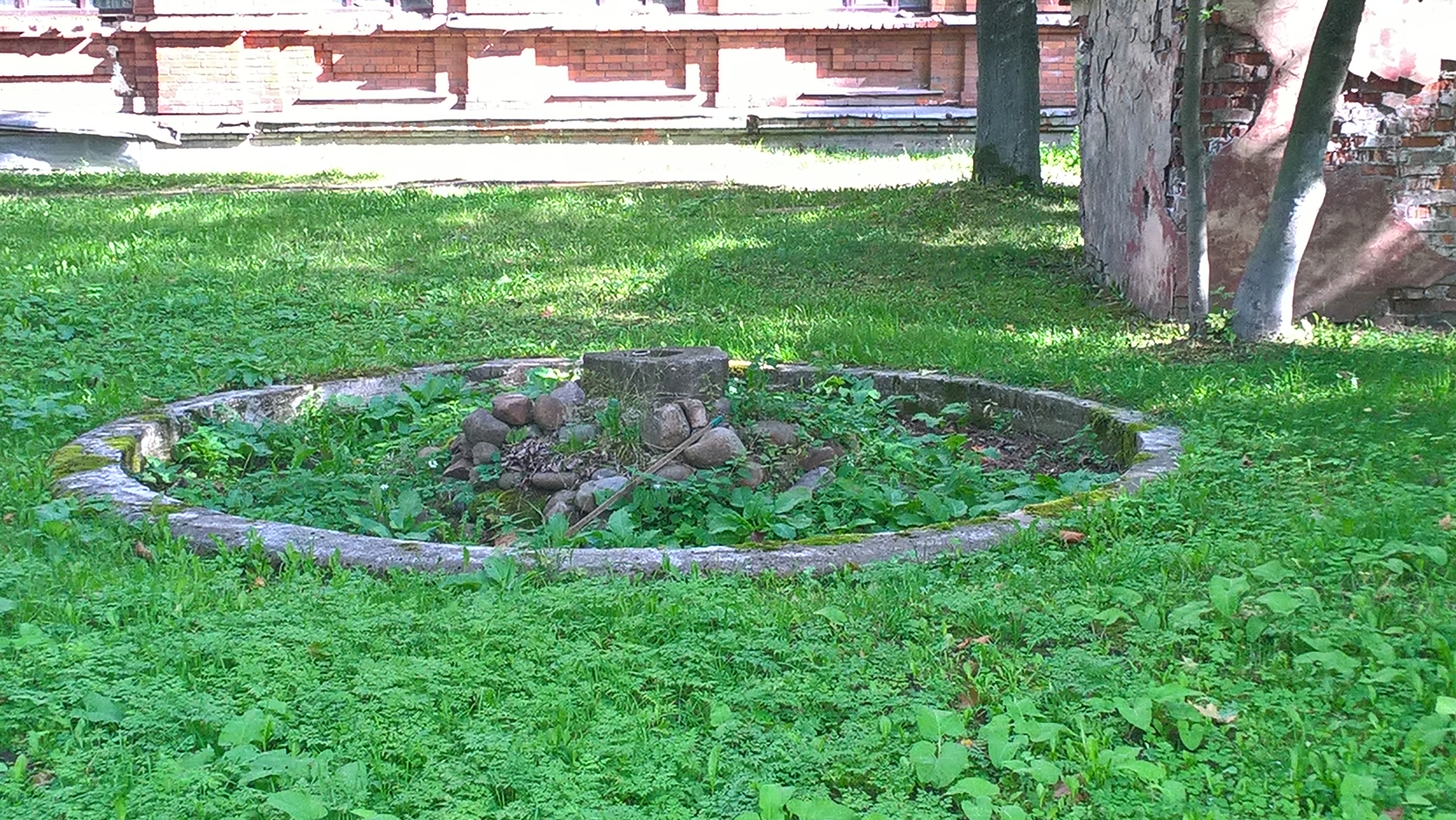 Фонтан перед военным госпиталем МВД