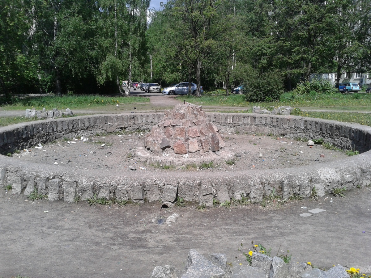 Фонтан на улице Подвойского Фонтан на улице Подвойского