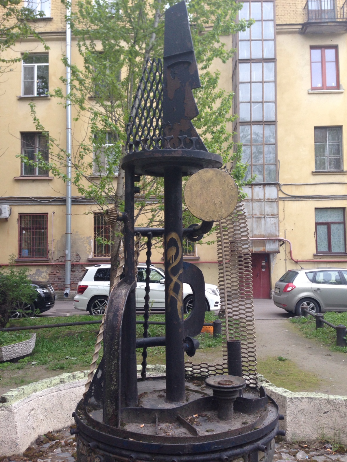 Фонтан во дворе на Тульской