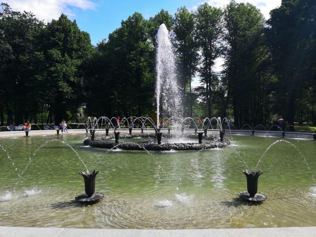 Фонтан Слава в парке Победы Фонтан Слава в парке Победы