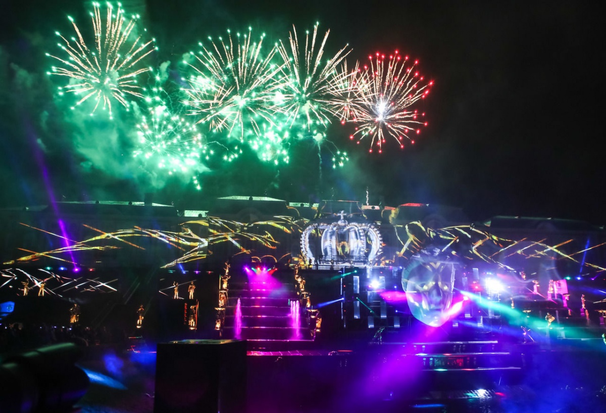 Как прошел Осенний праздник фонтанов в Петергофе