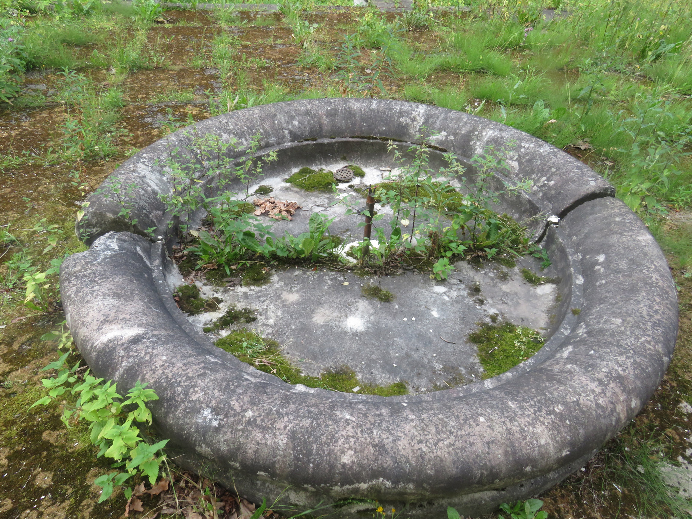 Три малых фонтана усадьбы "Знаменка"