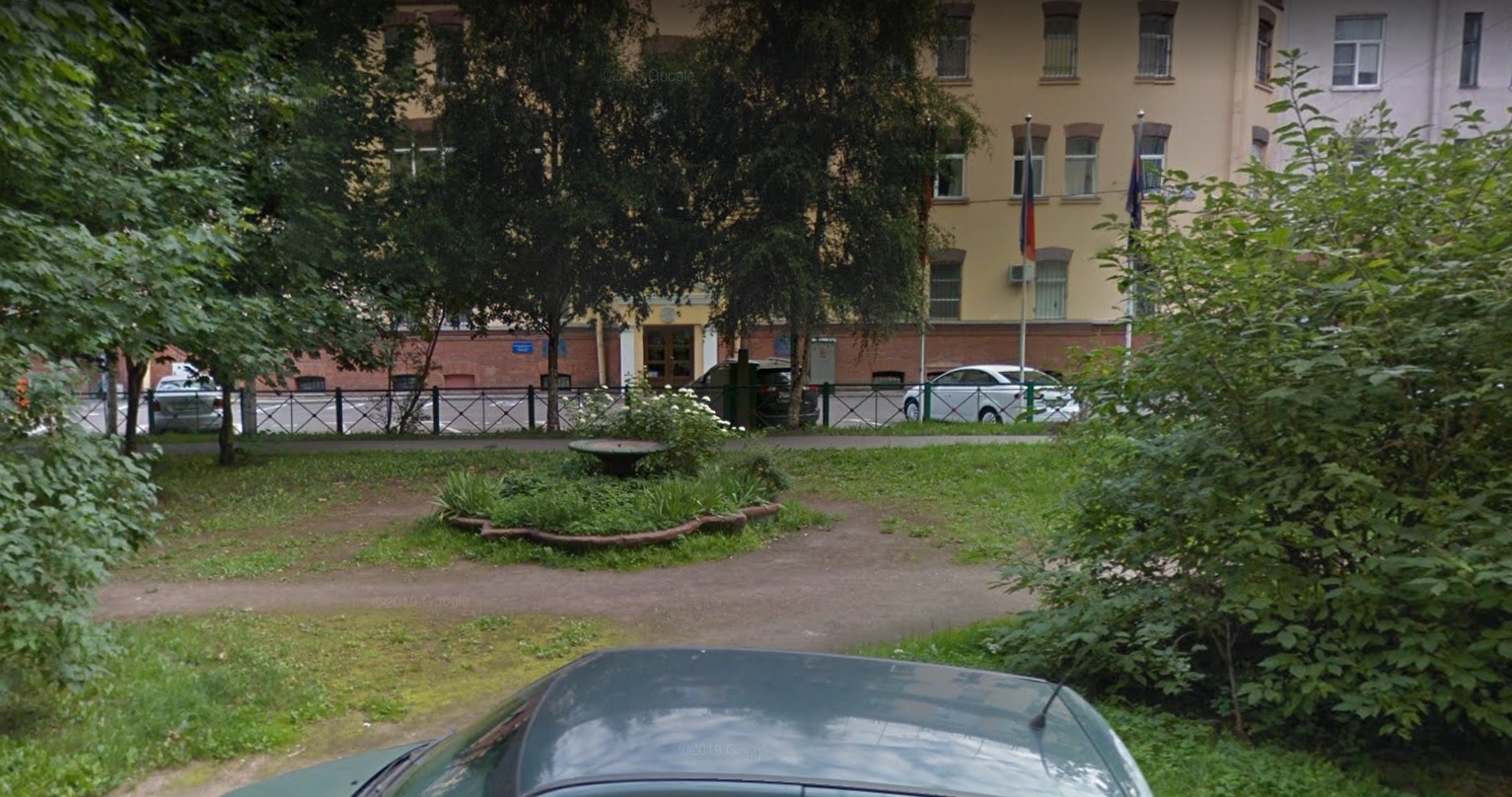 Фонтан во дворе на Лесном