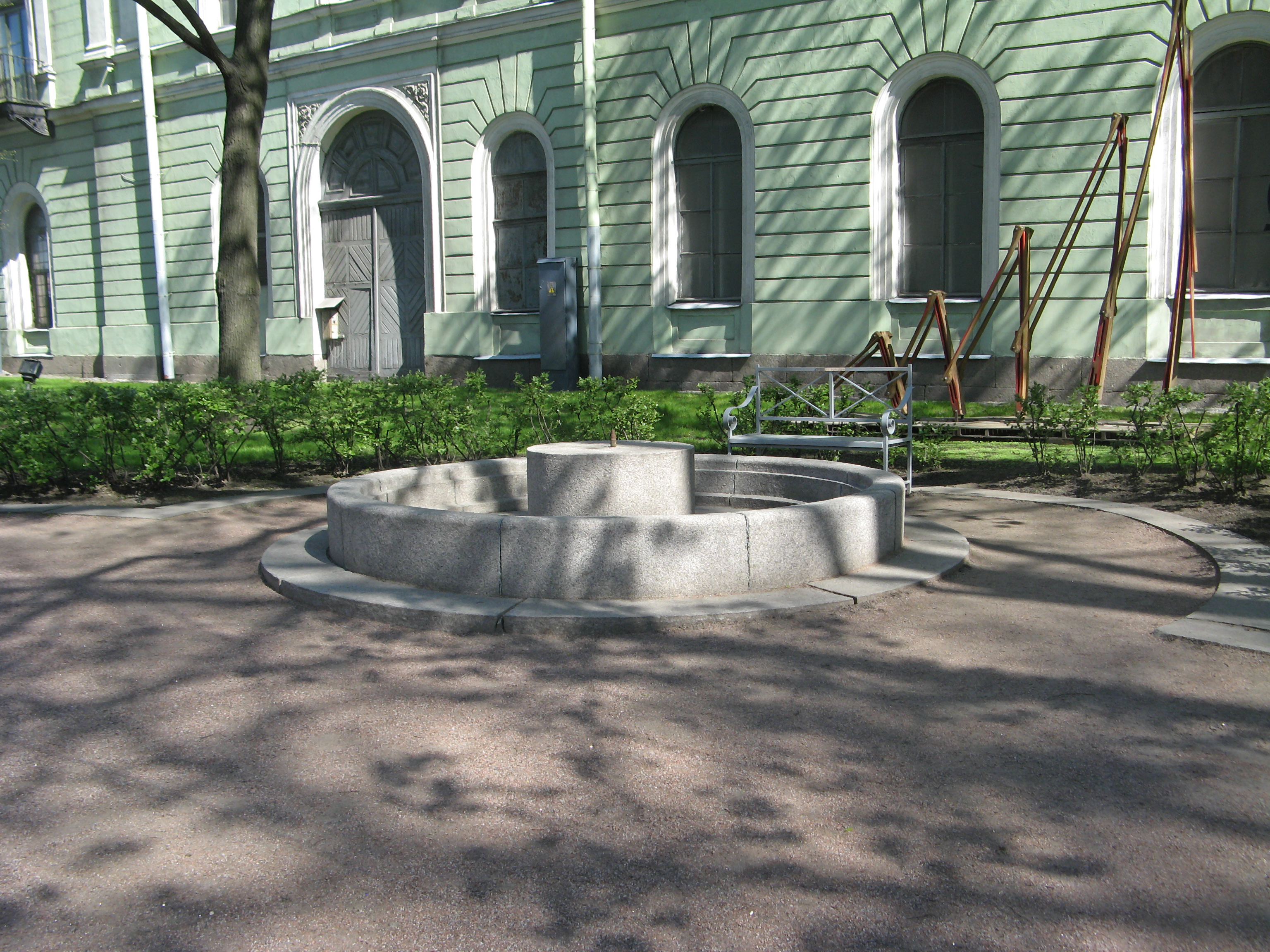 Фонтан во дворе сада Мраморного дворца.