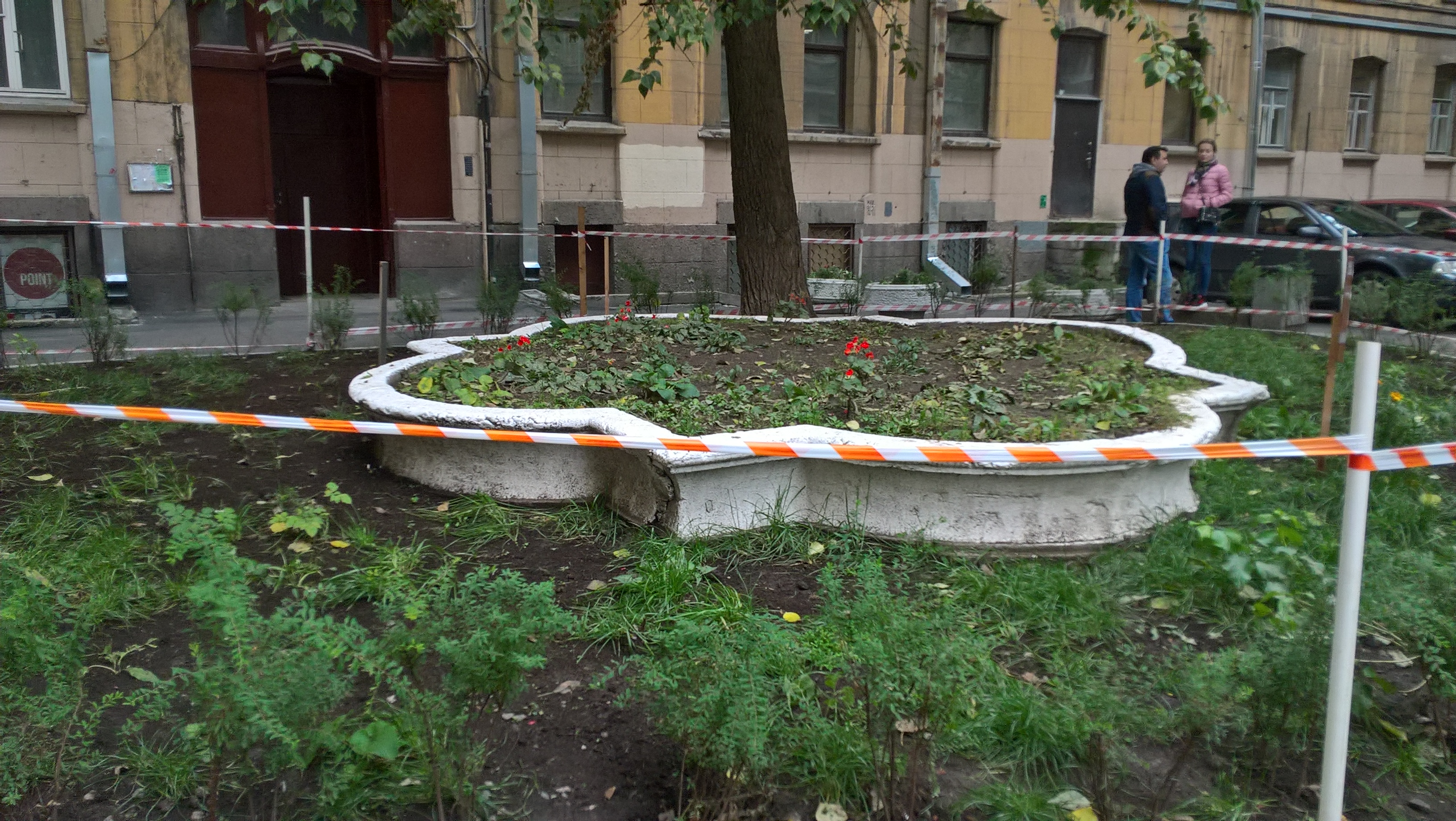 Фонтан во дворе дома Перцовых