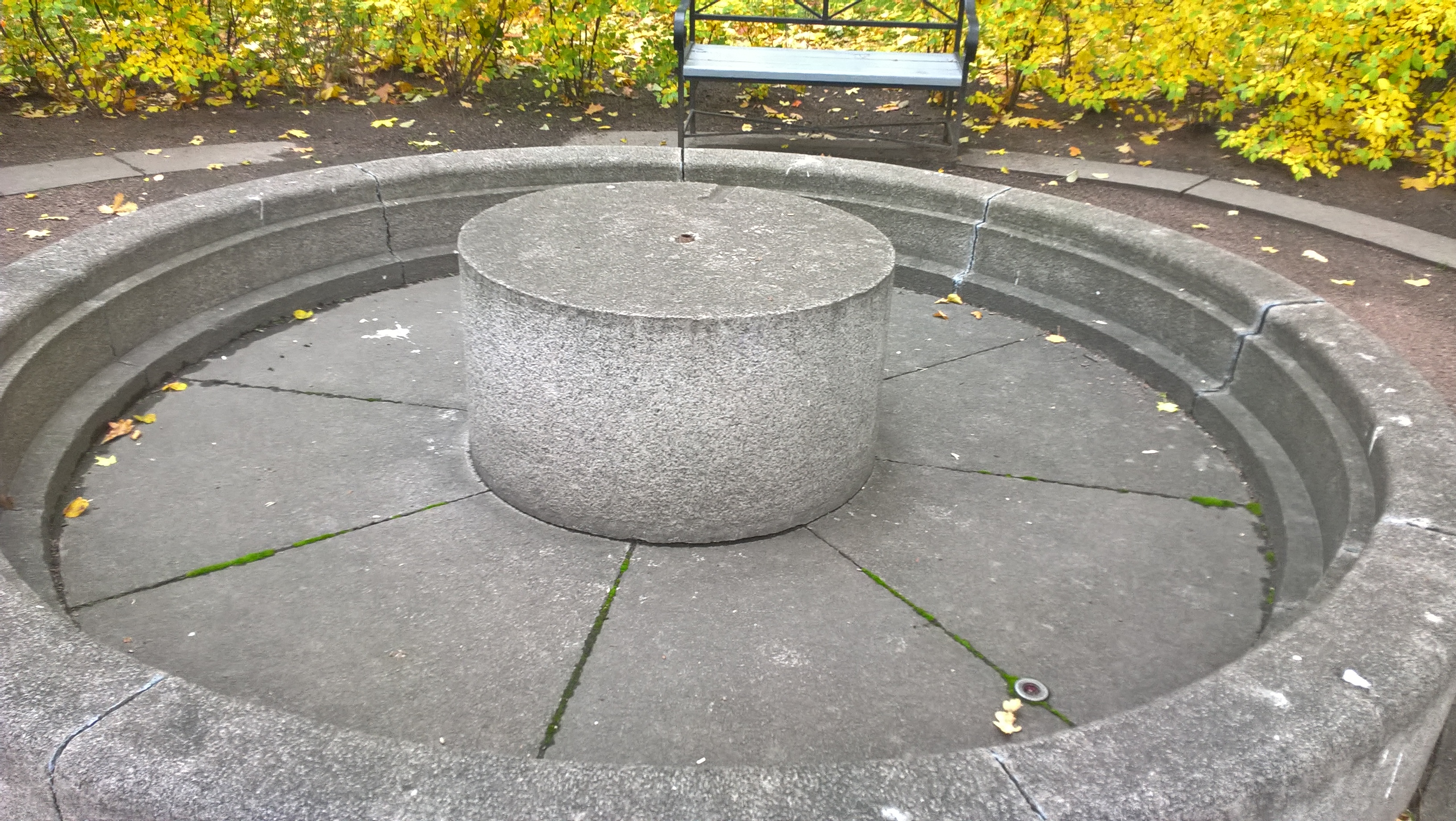 Фонтан во дворе сада Мраморного дворца.