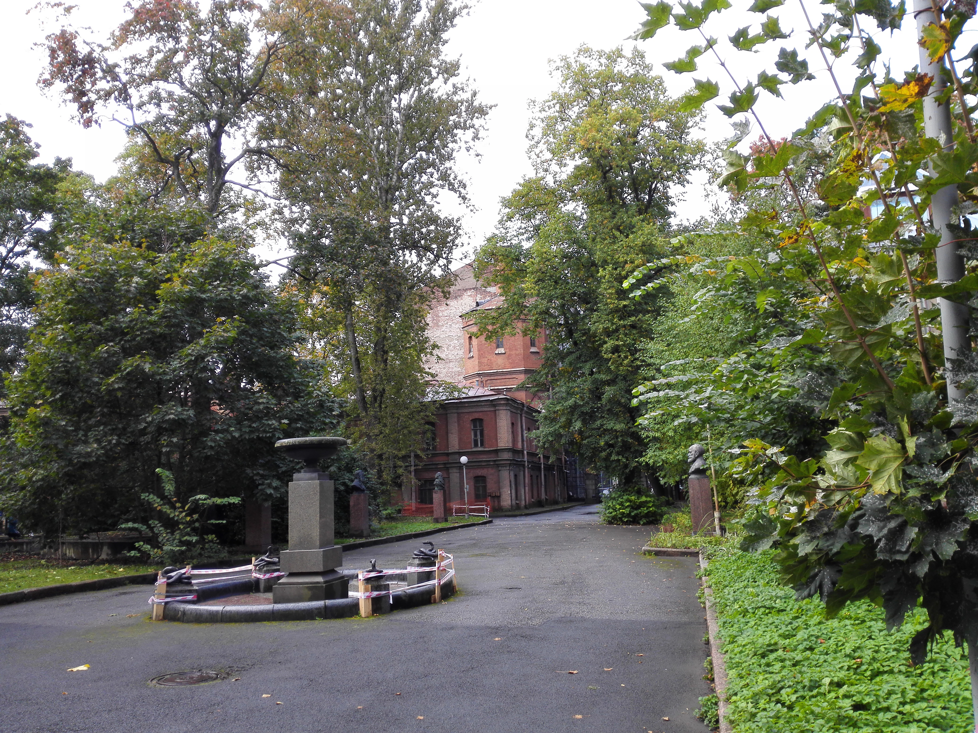 Фонтан-памятник собаке Павлова